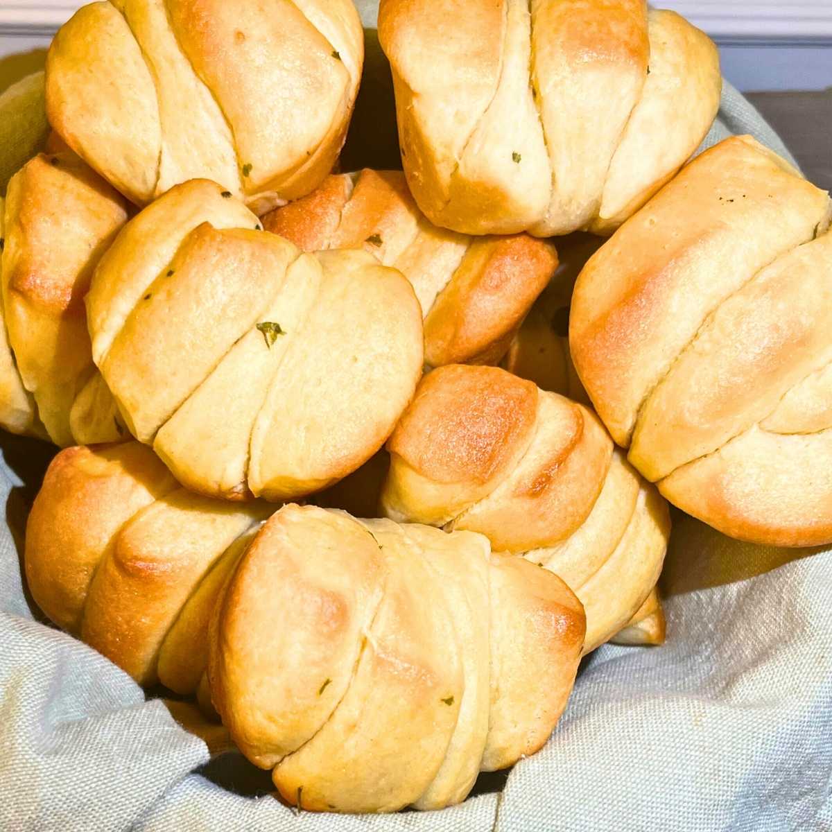 A basket full of dinner rolls.