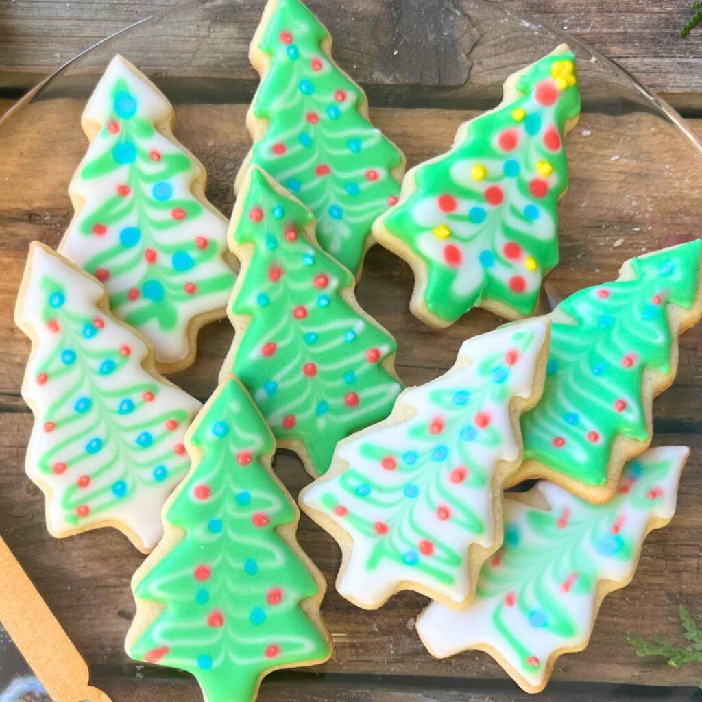 Little Christmas trees decorated with royal icing.