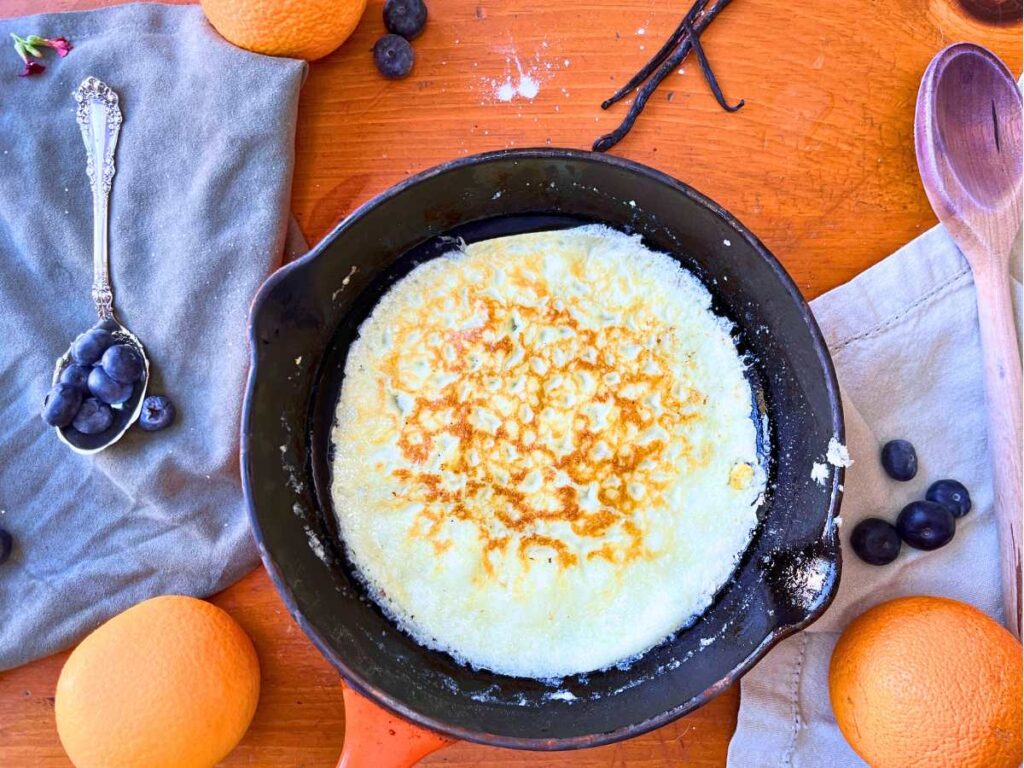 A frying pan with a cooked crêpes inside.