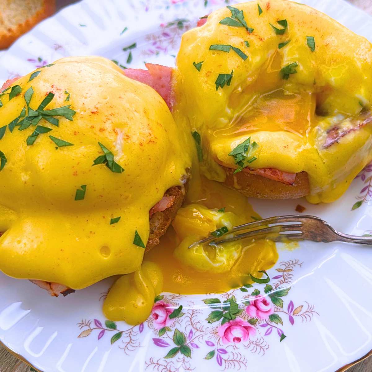 Easy Foolproof Eggs Benedict 🍳 | Perfect Poached Eggs & Hollandaise Every Time
